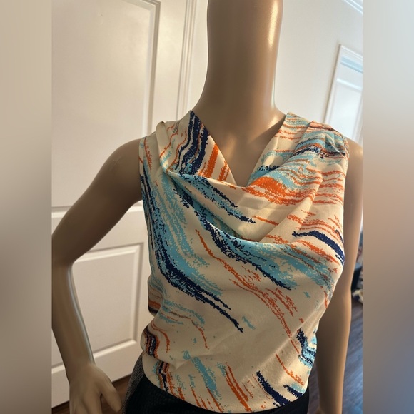 NEW-Retro pattern scowl neck Top - Picture 8 of 9